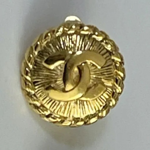 Chanel CC Logo Gold Plated Earrings ~ Vintage Chanel Clip-on Earrings ~ EUC - Picture 5 of 16